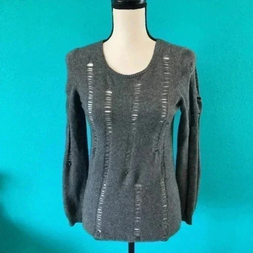 ⭐️ Aqua grey sweater in size small